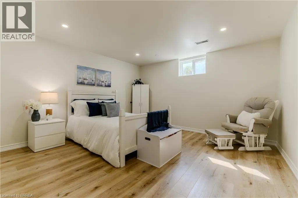 5 NEWPORT Lane