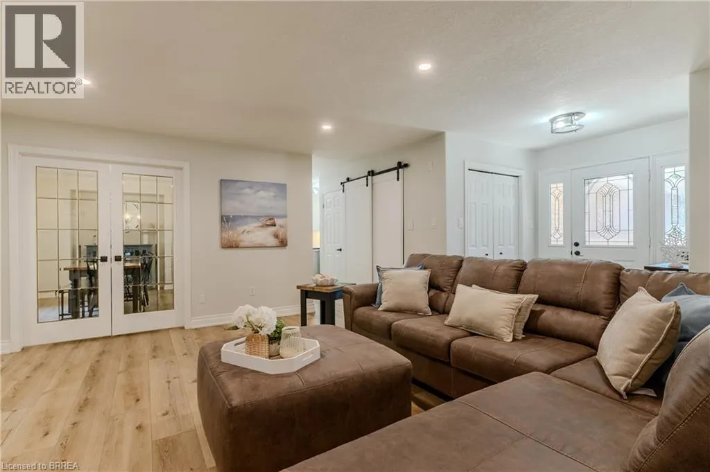 5 NEWPORT Lane