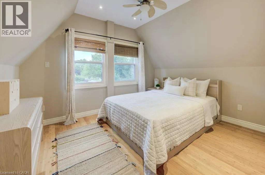 33 MANITOULIN Crescent