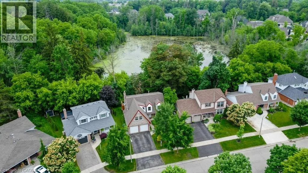33 MANITOULIN Crescent