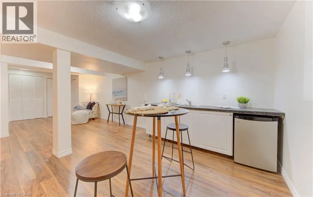 43 WINDING Way