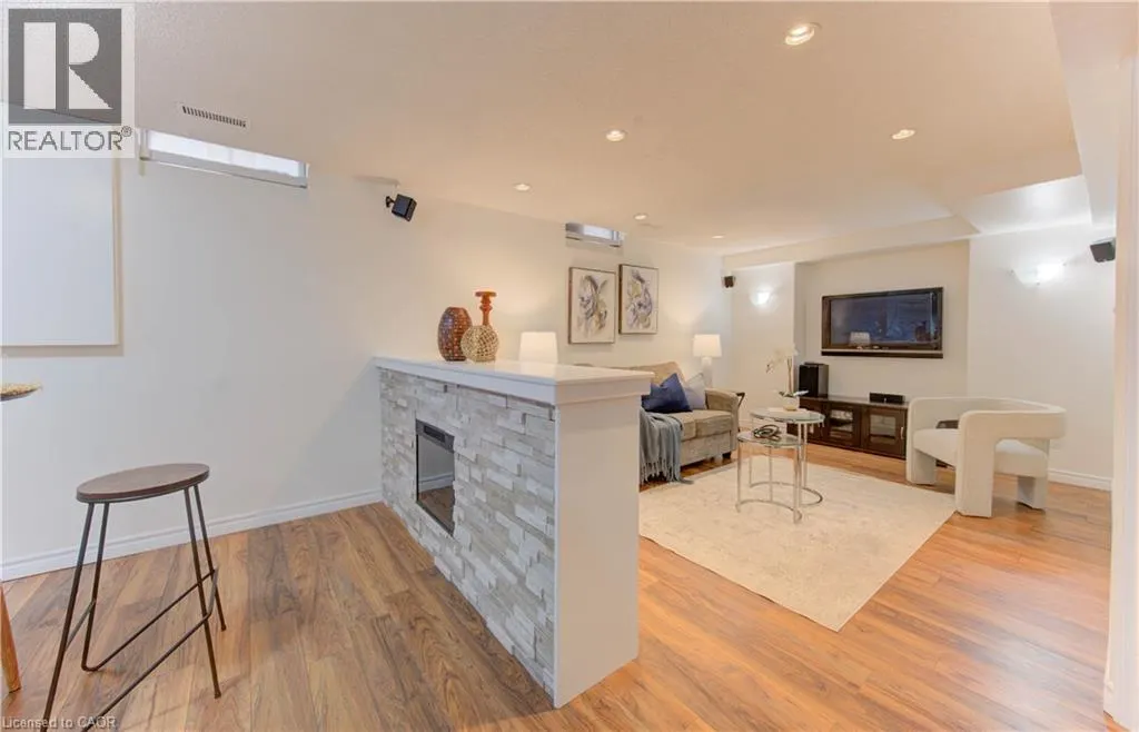 43 WINDING Way