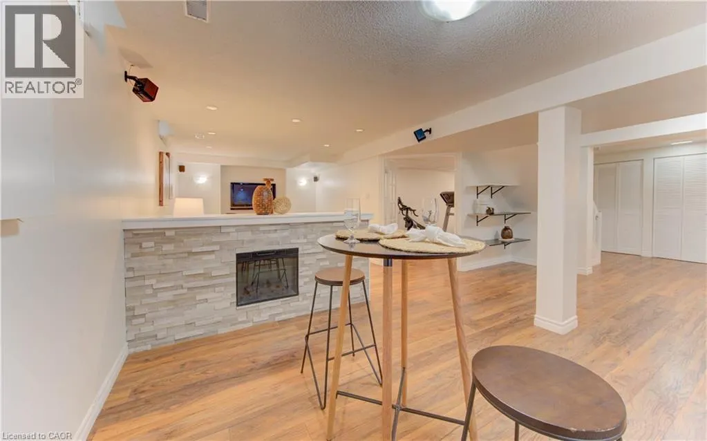 43 WINDING Way