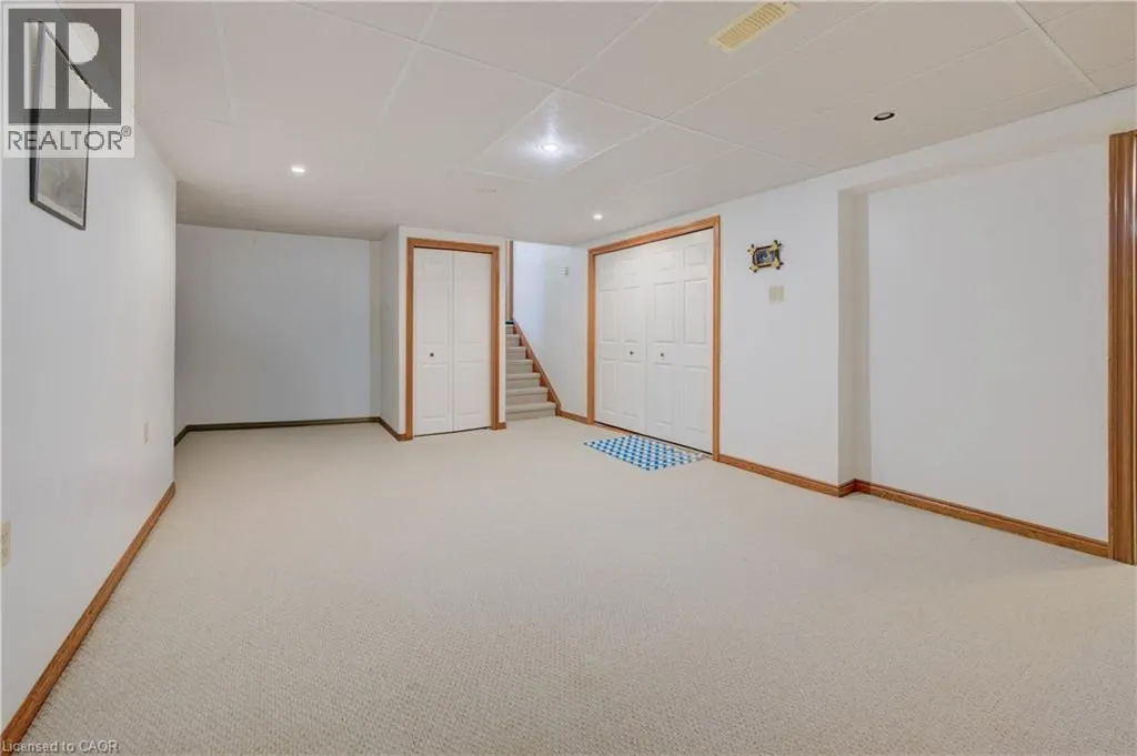 489 NORTHLAKE Drive