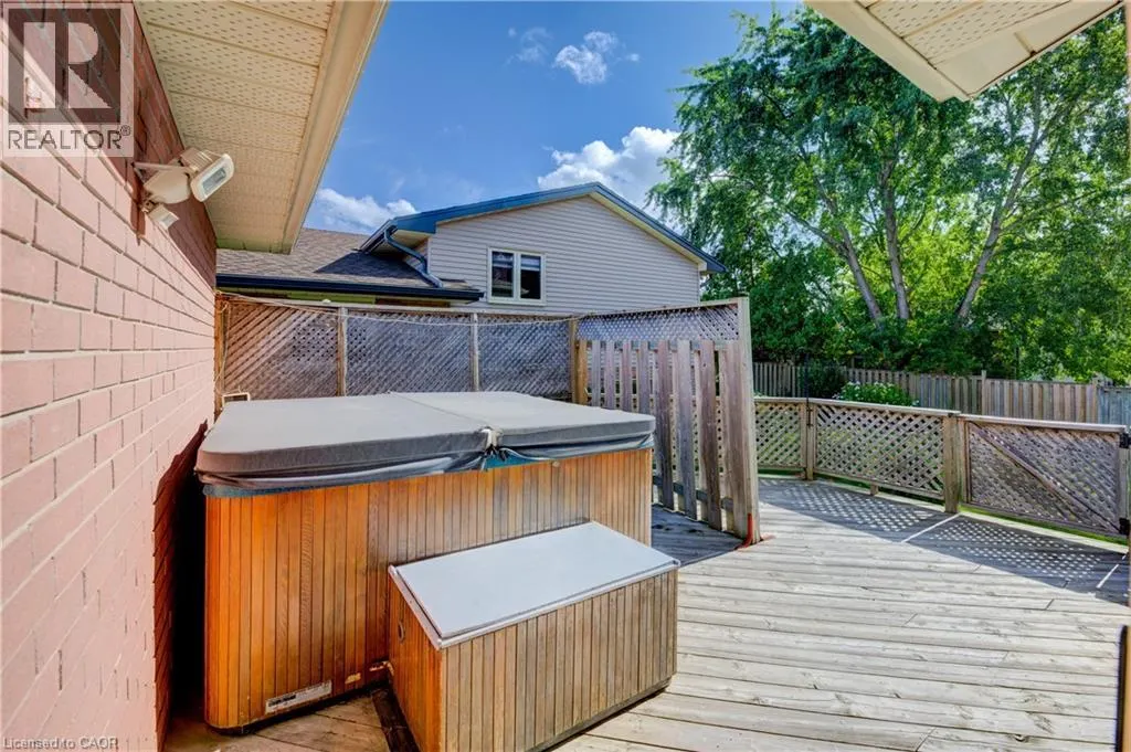 489 NORTHLAKE Drive