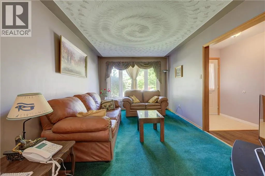 489 NORTHLAKE Drive