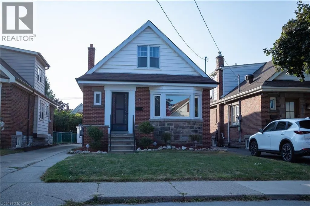 186 HUXLEY Avenue S
