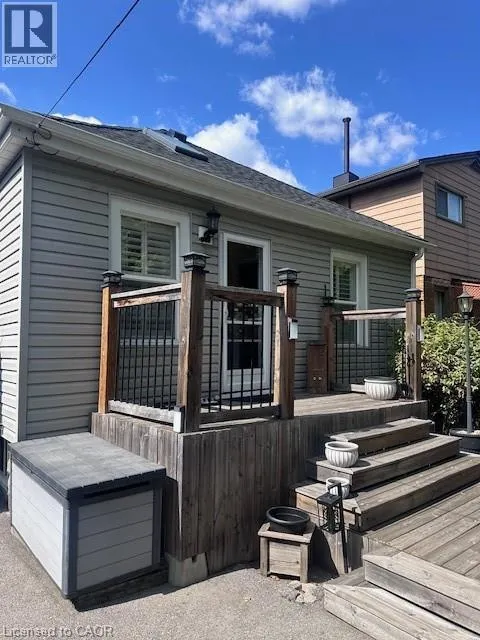 84 BARONS Avenue N