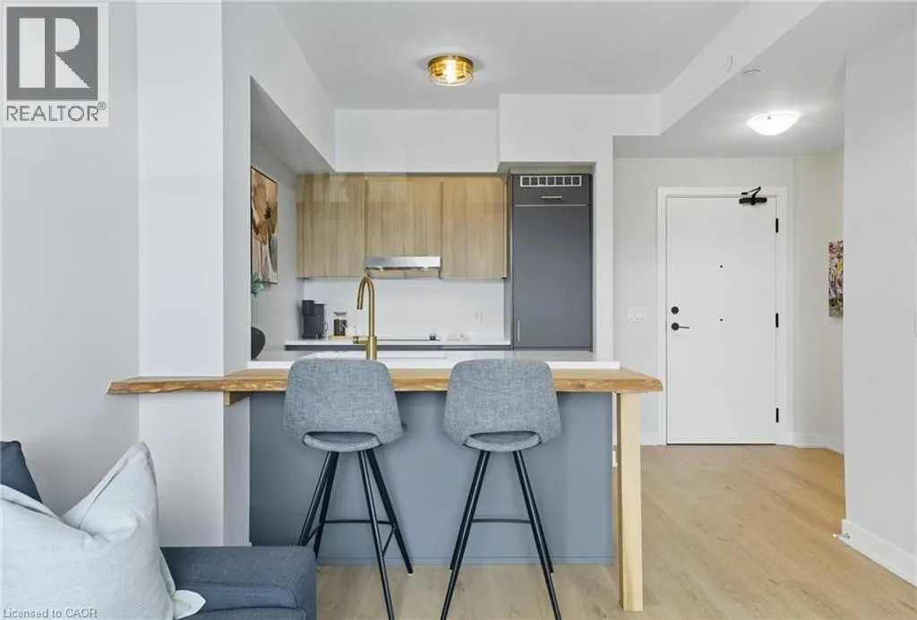 600 NORTH SERVICE Road Unit# 204, #204