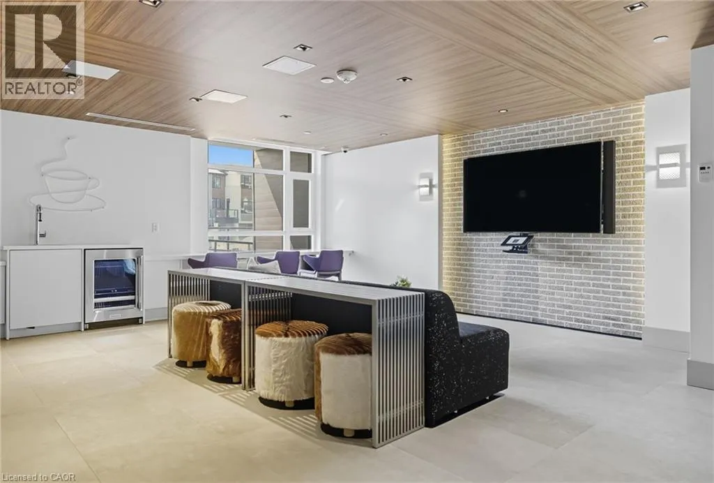 600 NORTH SERVICE Road Unit# 204, #204
