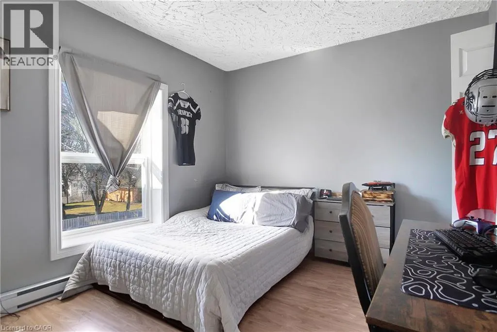 17 SHAW Avenue W
