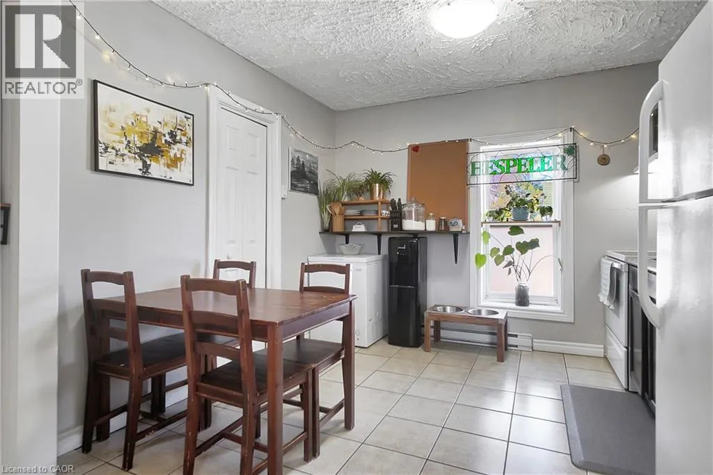 17 SHAW Avenue W