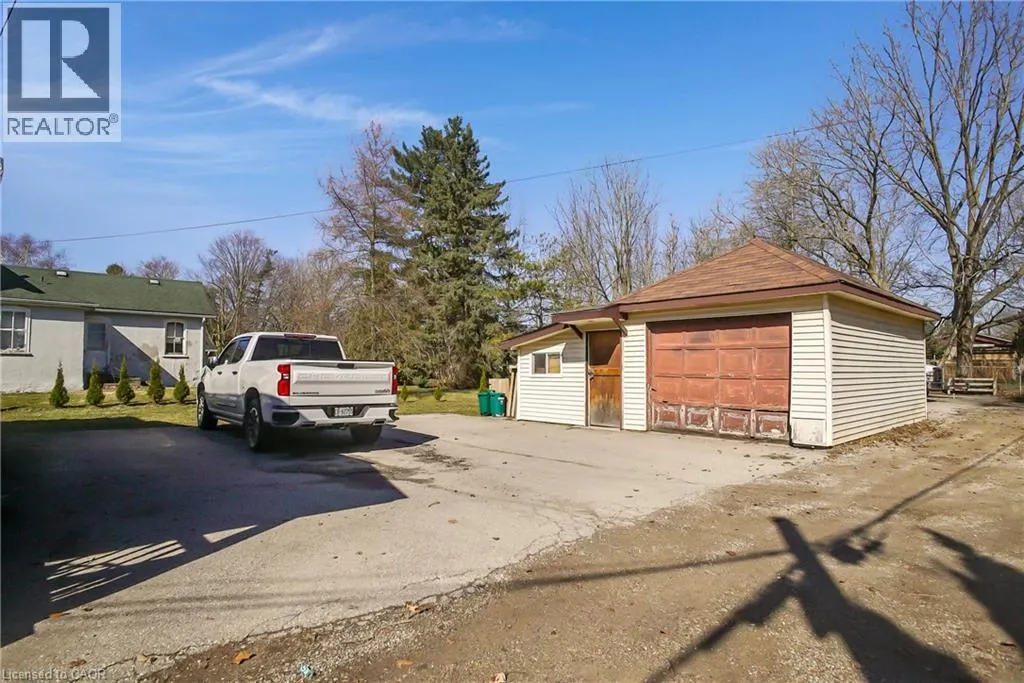 17 SHAW Avenue W