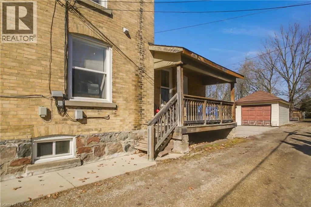 17 SHAW Avenue W