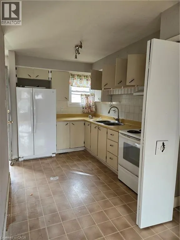 153 LIMERIDGE Road W Unit# 4, #4