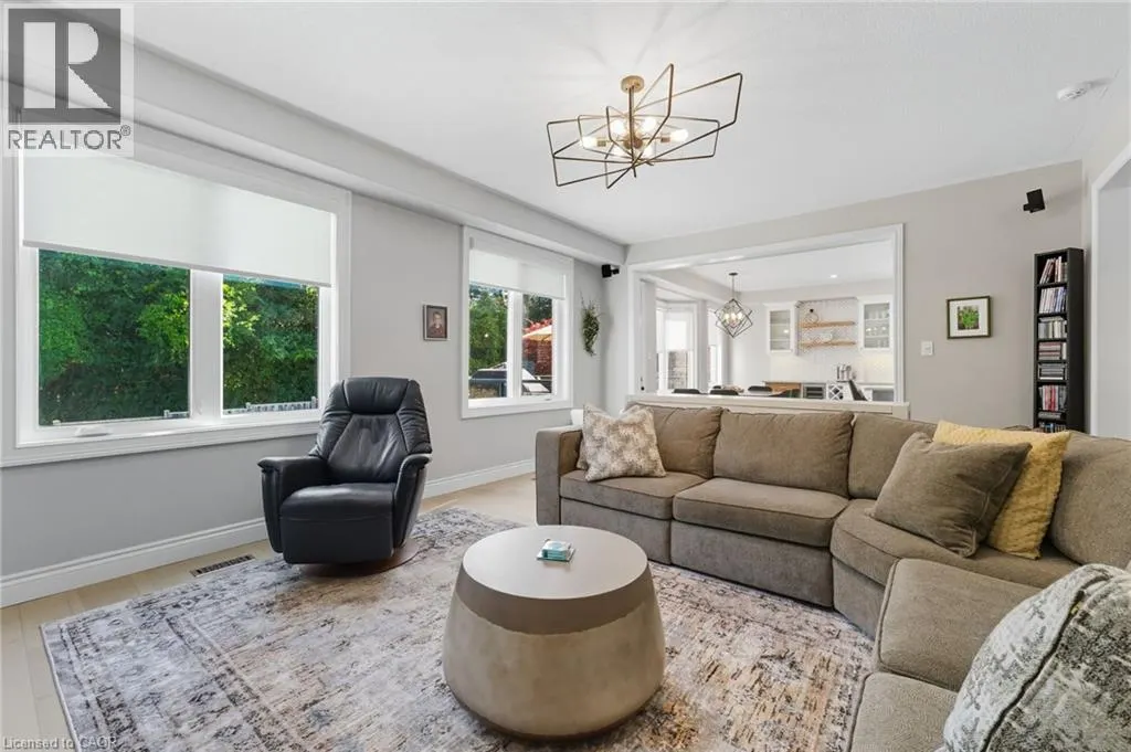 58 WINDING WOOD Crescent