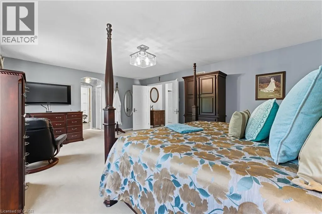 58 WINDING WOOD Crescent