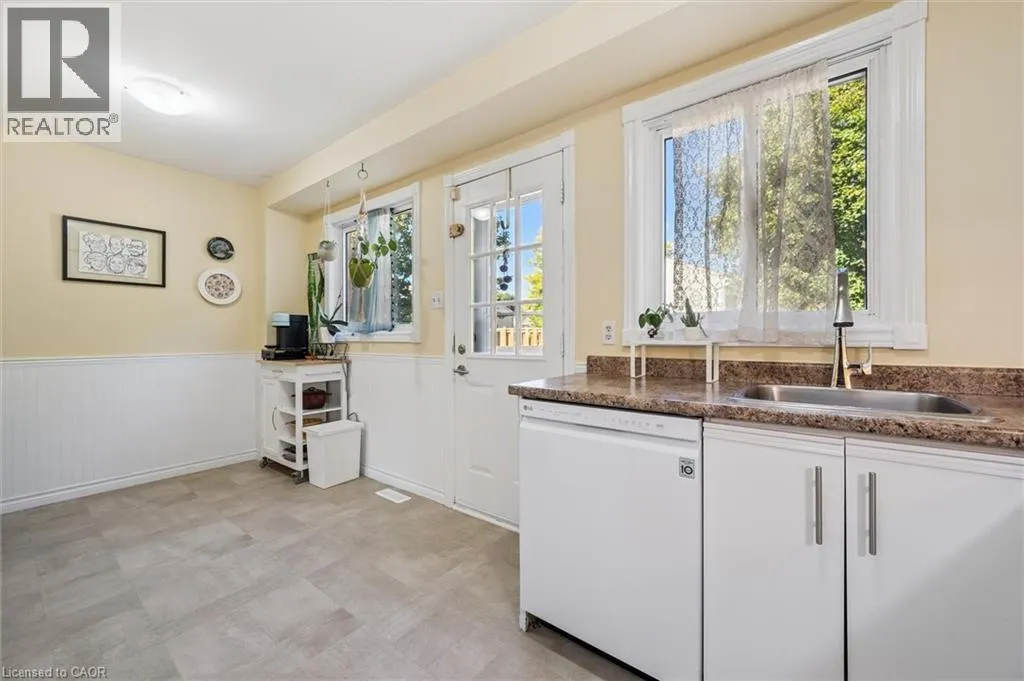 392 SPRINGBANK Avenue Unit# 6, #6
