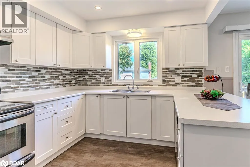 16 AUTUMN Lane Unit# Upper, #Upper