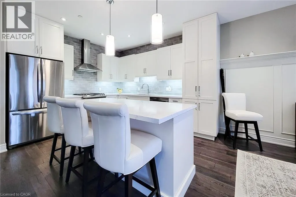 32 RIDGEVIEW Crescent Unit# 14, #14