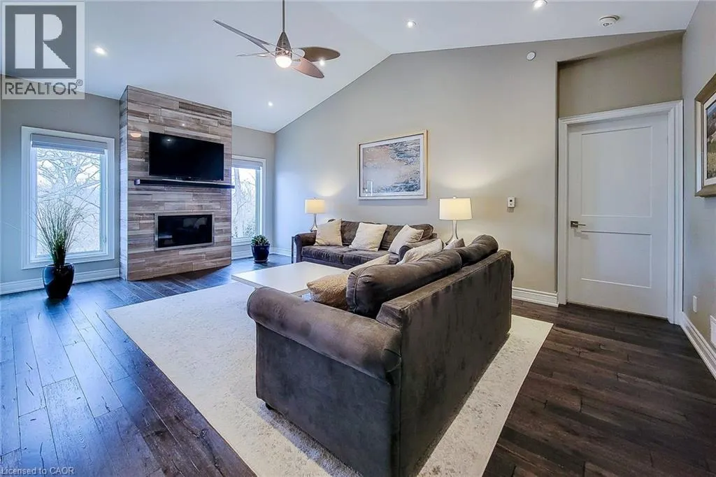32 RIDGEVIEW Crescent Unit# 14, #14