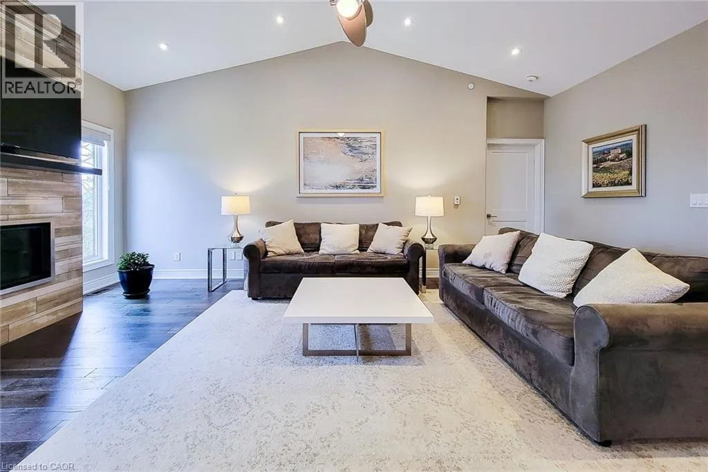 32 RIDGEVIEW Crescent Unit# 14, #14