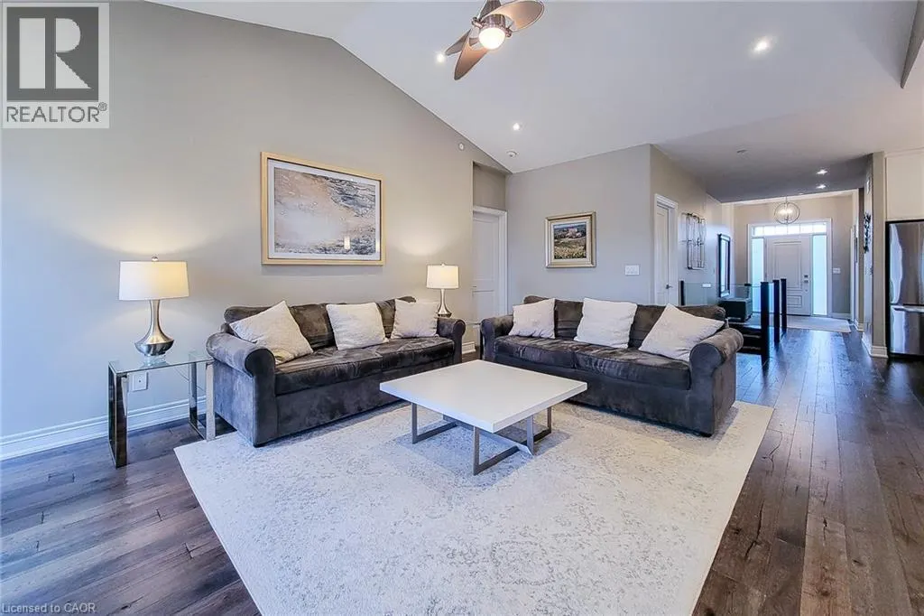 32 RIDGEVIEW Crescent Unit# 14, #14