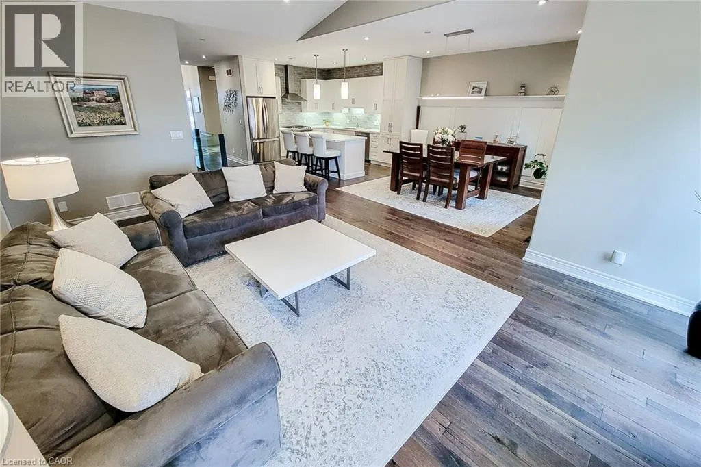 32 RIDGEVIEW Crescent Unit# 14, #14