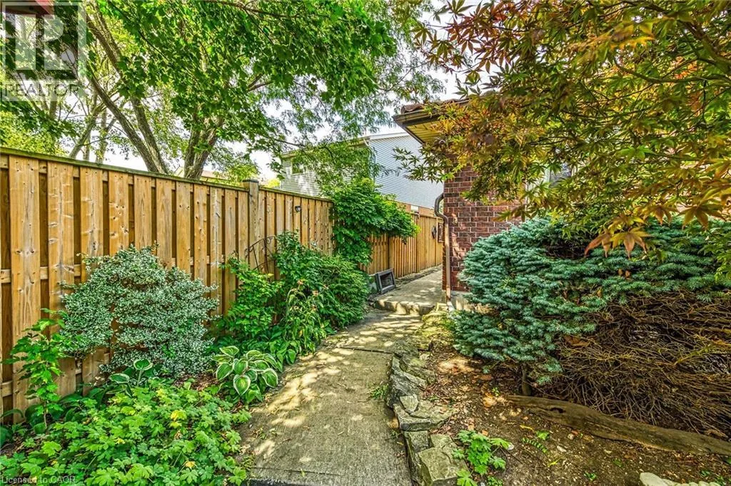 18 MCMASTER Drive