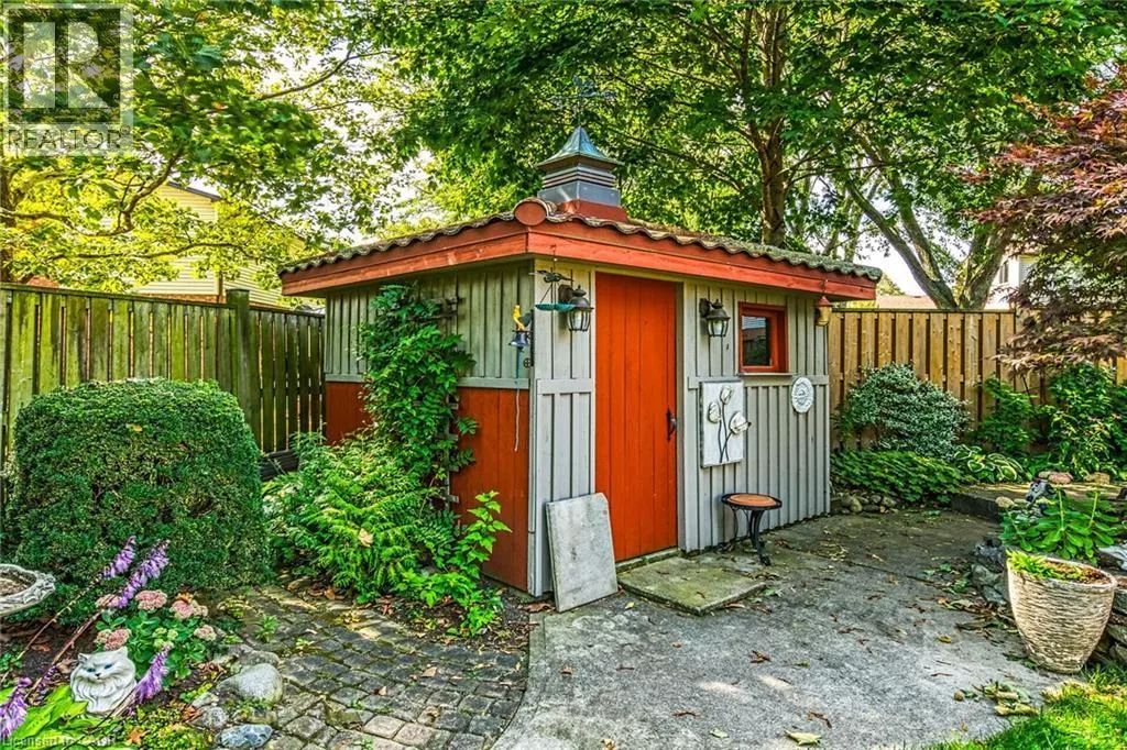 18 MCMASTER Drive