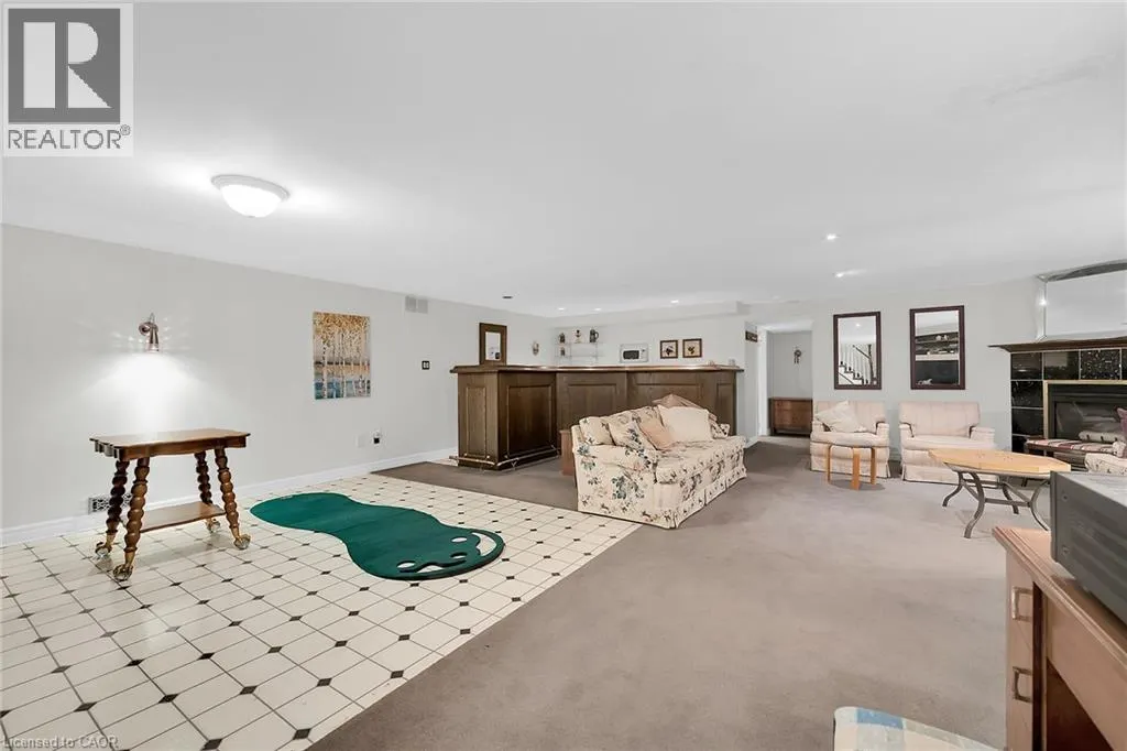 18 MCMASTER Drive