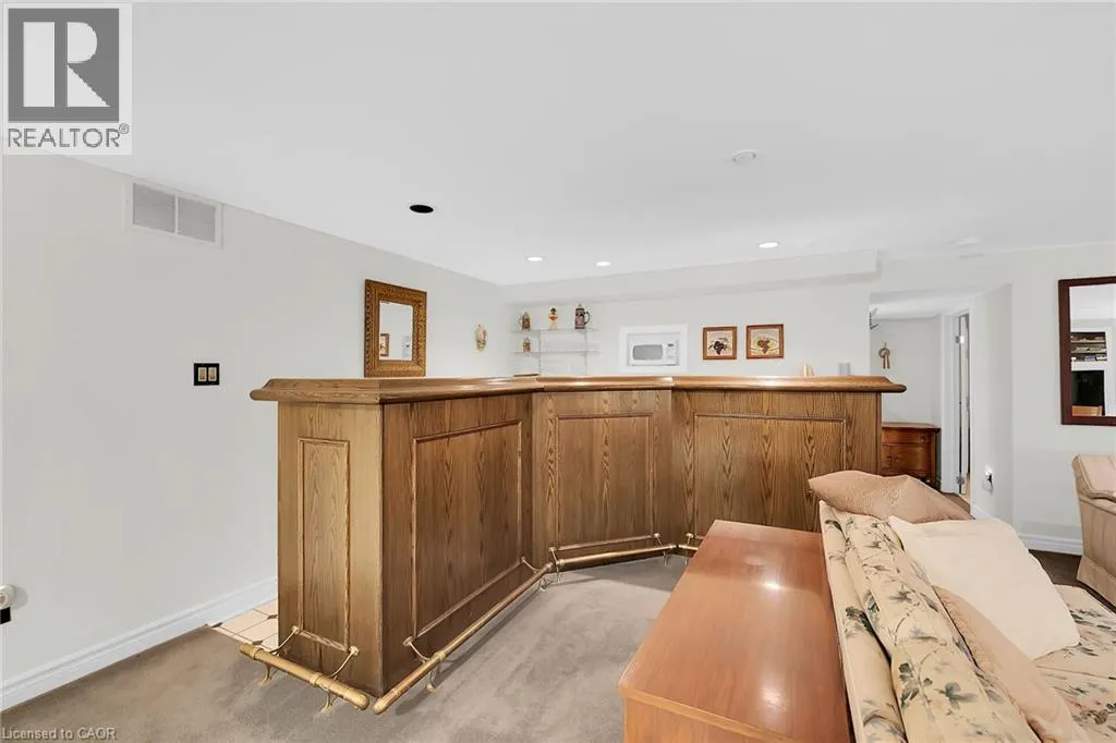 18 MCMASTER Drive