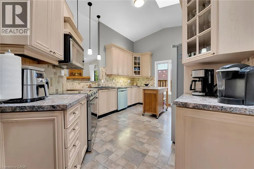 18 MCMASTER Drive