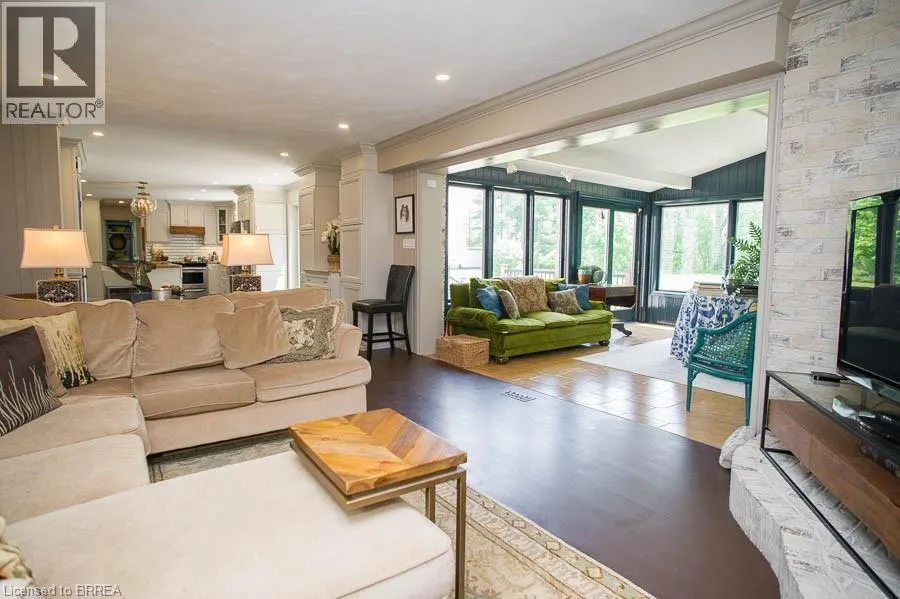 92 HIGHLAND Drive