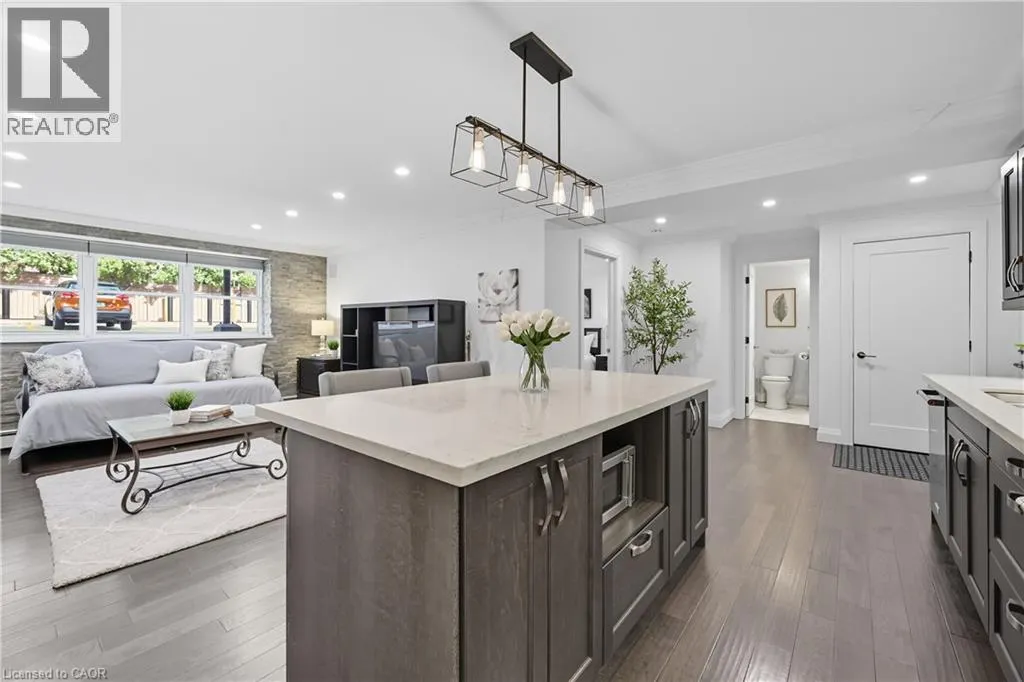 1377 LAKESHORE Road Unit# 104, #104