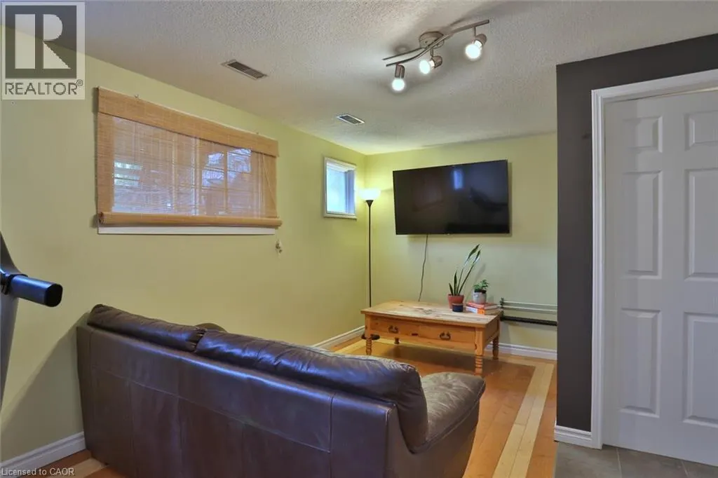 1085 QUEENS Boulevard Unit# 6, #6