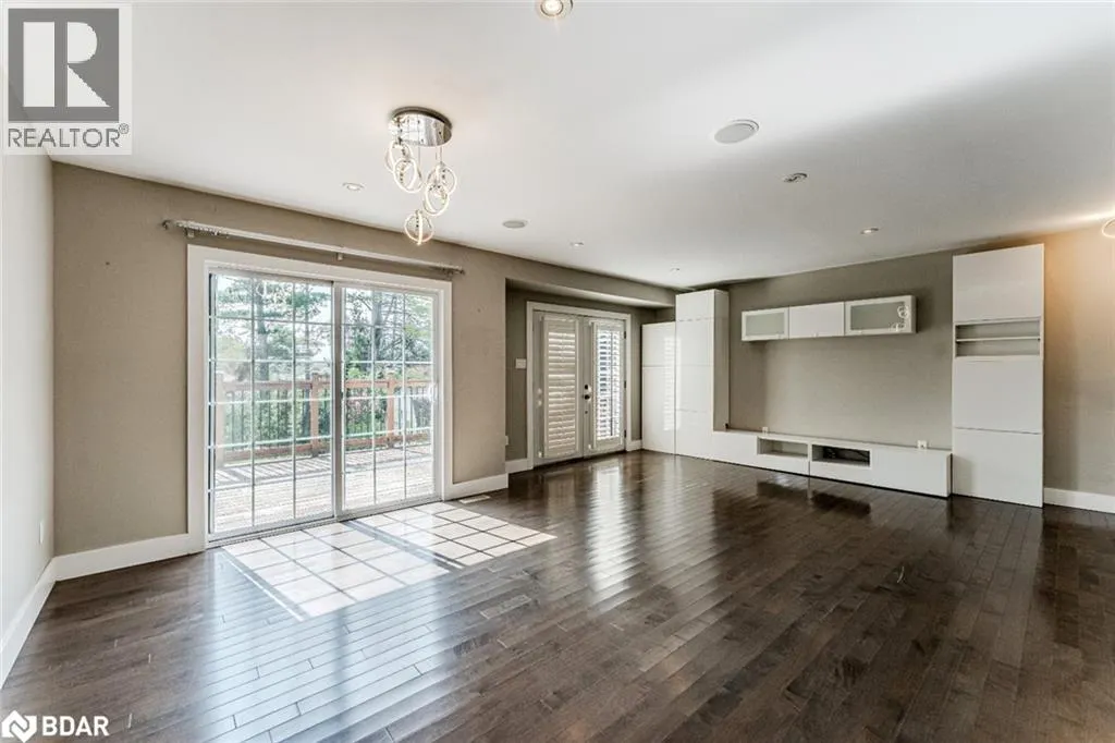 385 EDGEHILL Drive Unit# Upper, #Upper