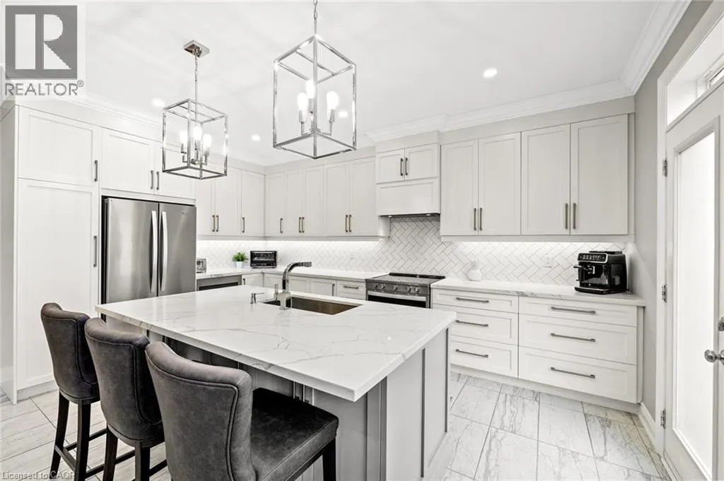 107 AVANTI Crescent