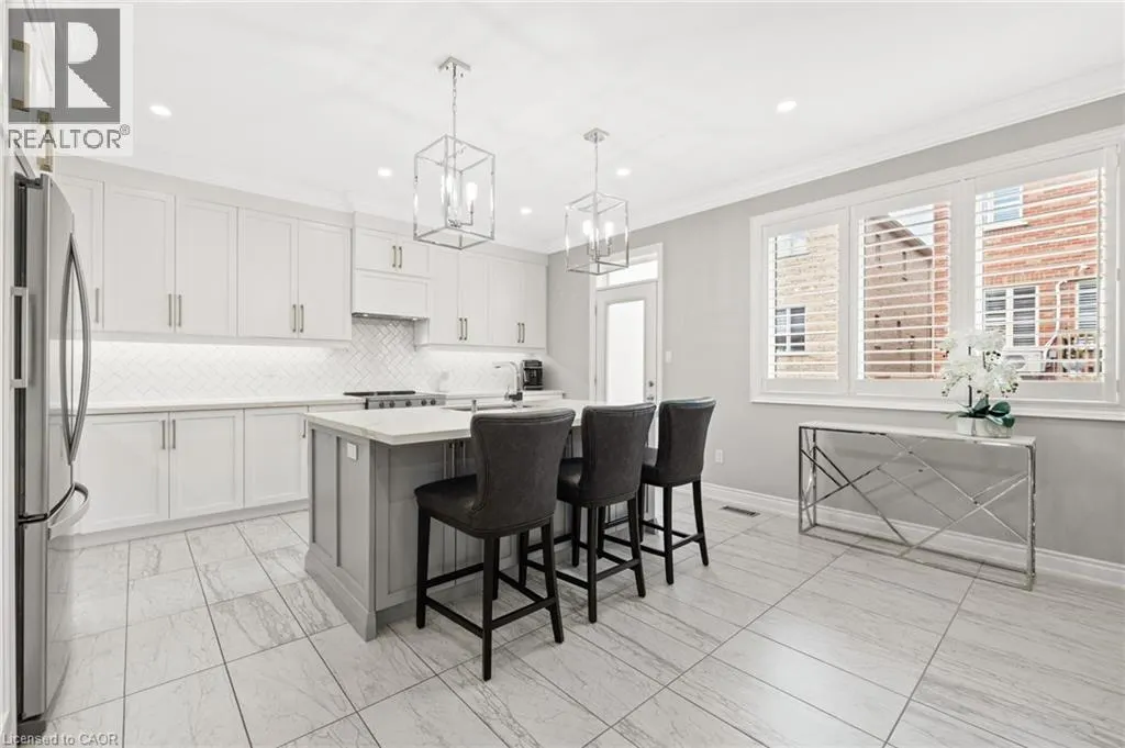 107 AVANTI Crescent