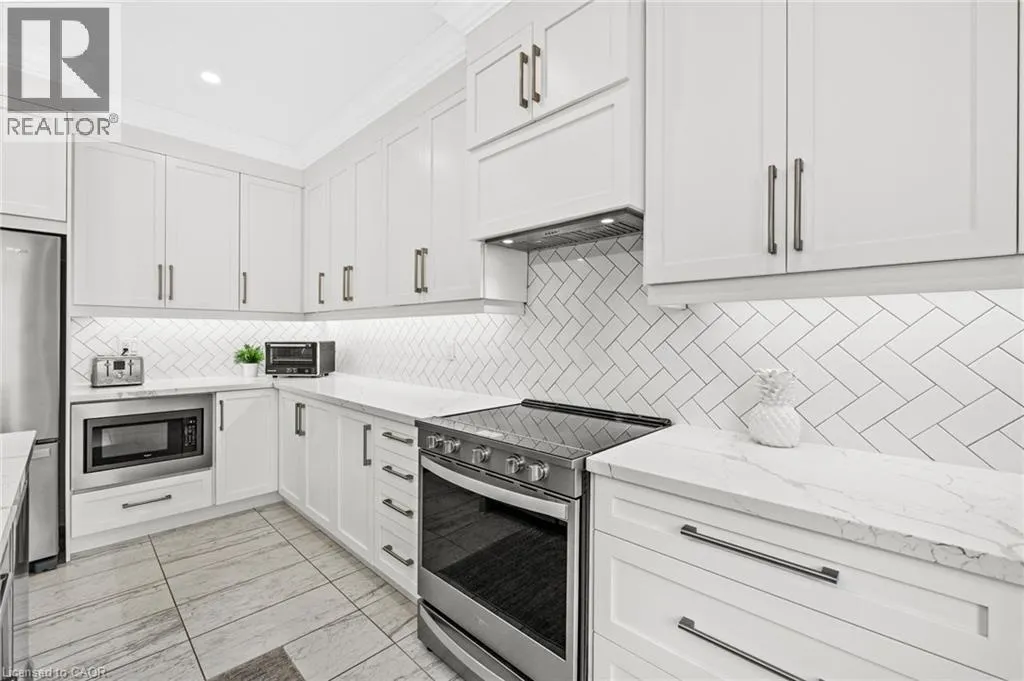 107 AVANTI Crescent