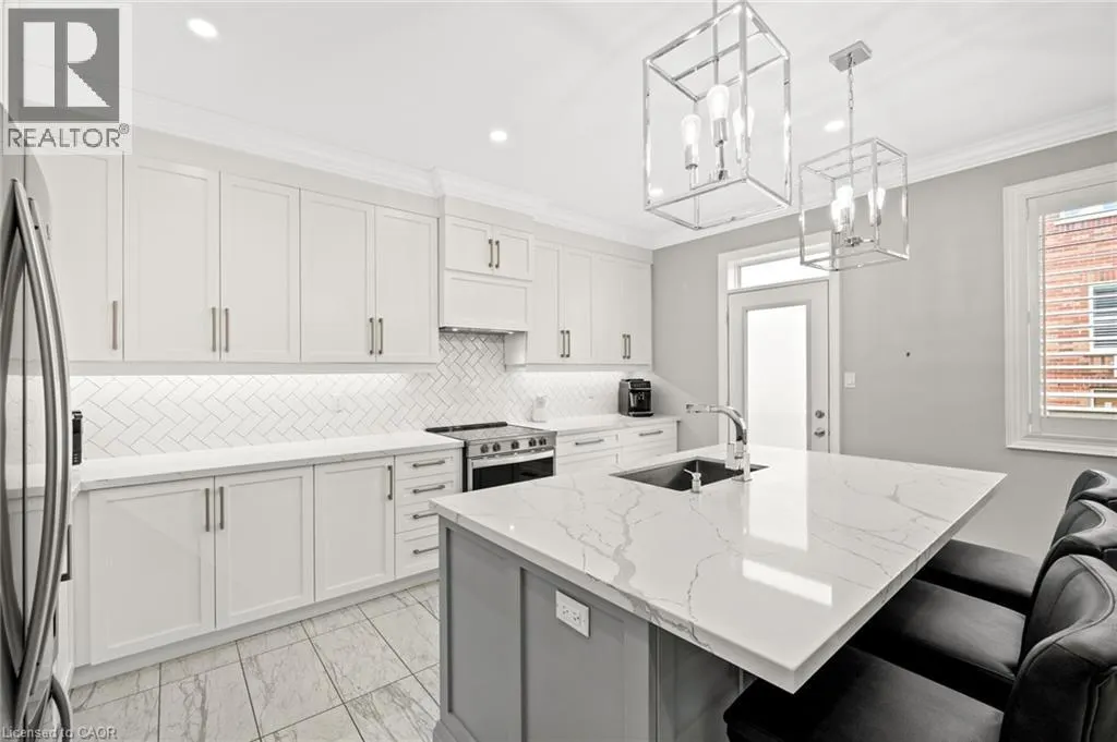 107 AVANTI Crescent