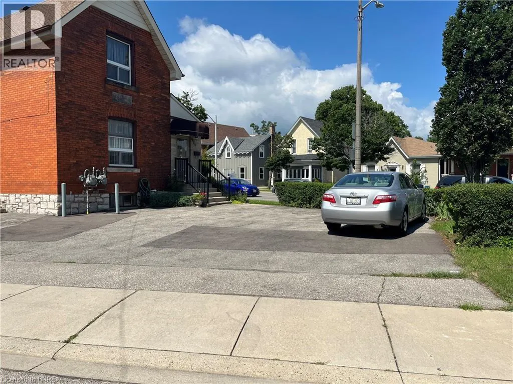 266 BRANT Avenue