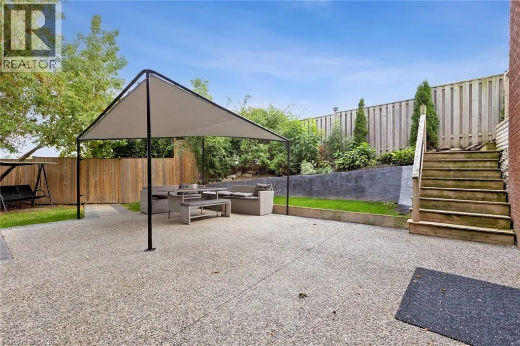 122 MOOREGATE Crescent