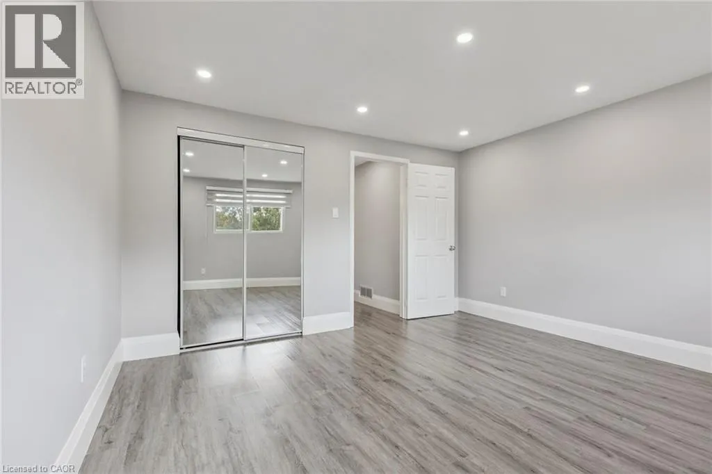 122 MOOREGATE Crescent