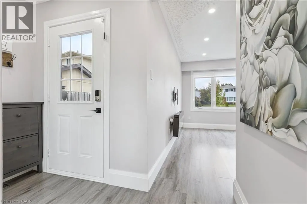 122 MOOREGATE Crescent