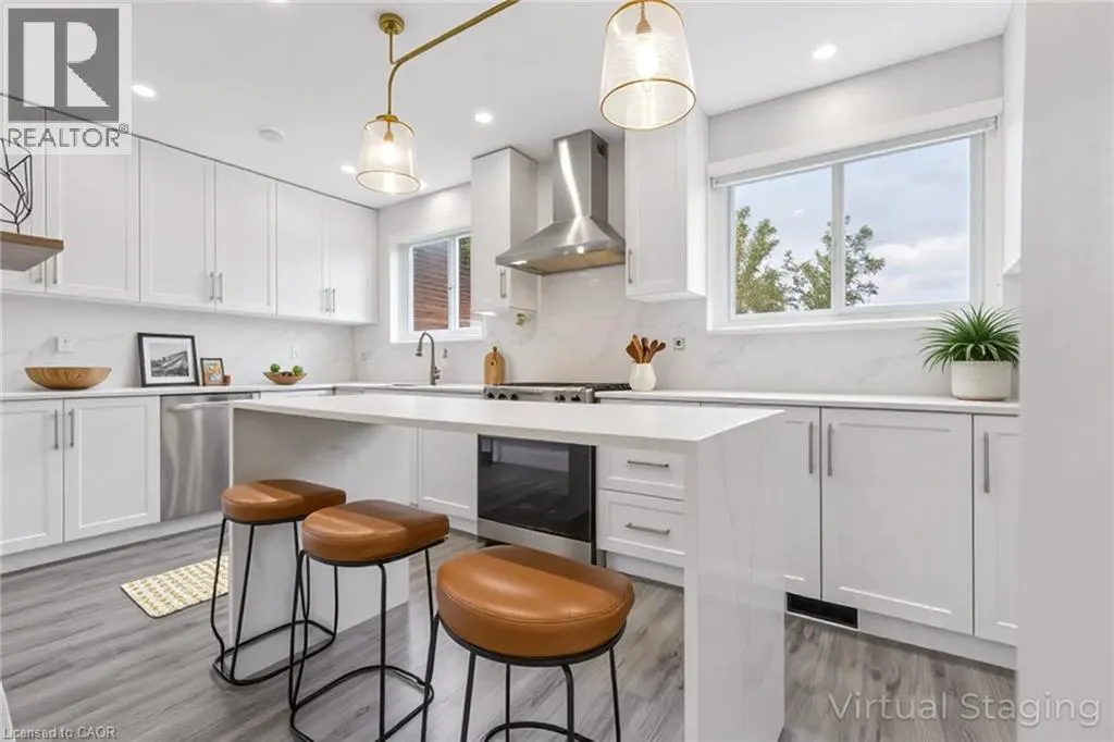 122 MOOREGATE Crescent