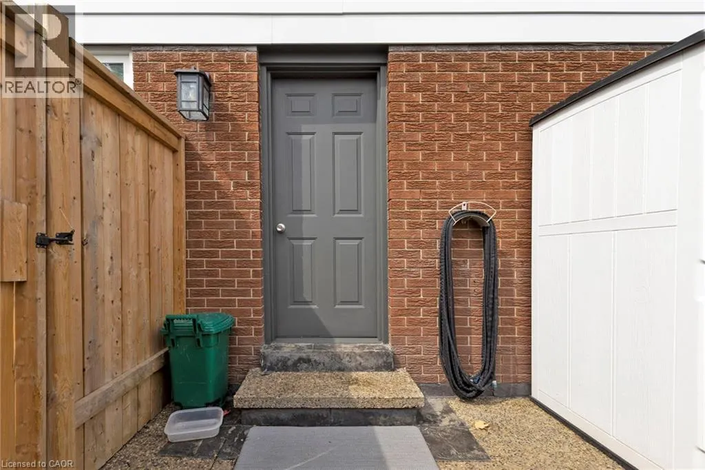 122 MOOREGATE Crescent