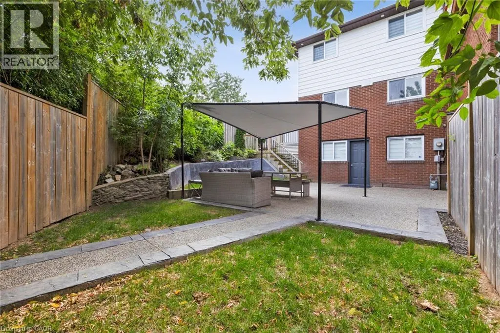 122 MOOREGATE Crescent