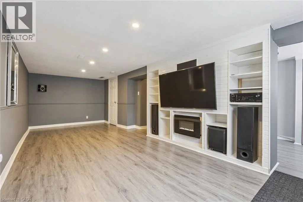 122 MOOREGATE Crescent