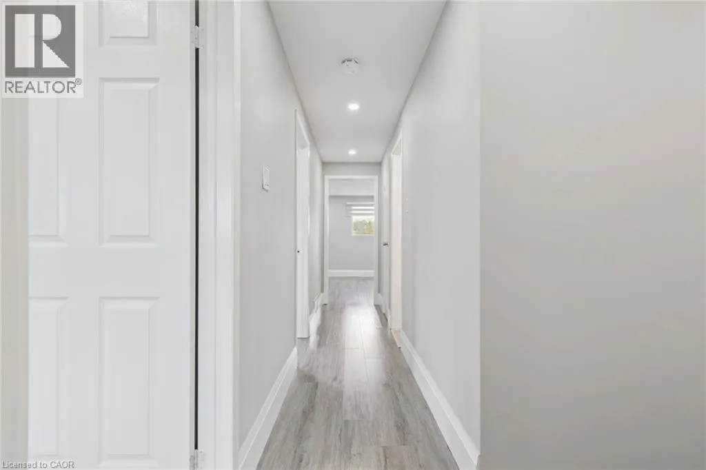 122 MOOREGATE Crescent